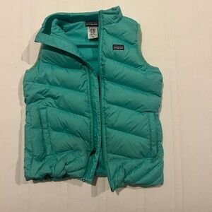 Girls 12 Patagonia vest. Great condition, tons of life left
